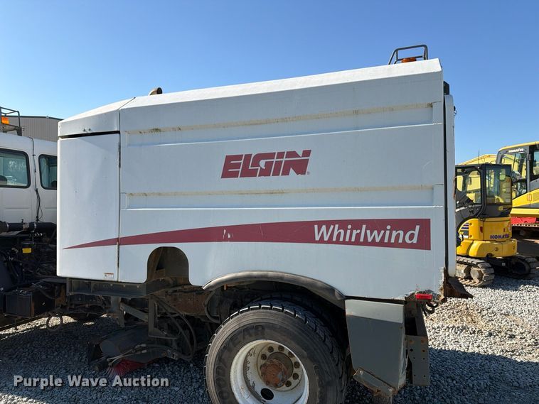 image for item FG3064 2006 Elgin SC8000 street sweeper truck