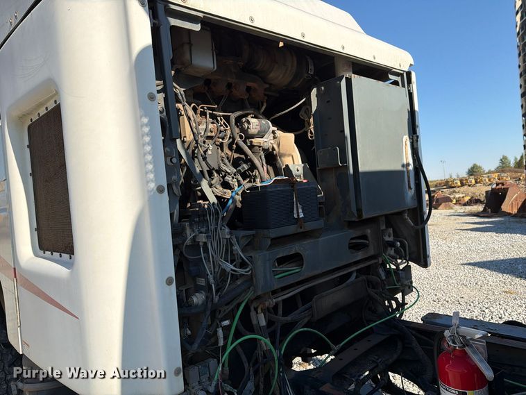 image for item FG3064 2006 Elgin SC8000 street sweeper truck