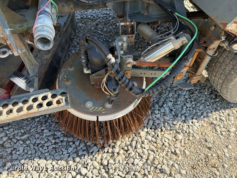 image for item FG3064 2006 Elgin SC8000 street sweeper truck