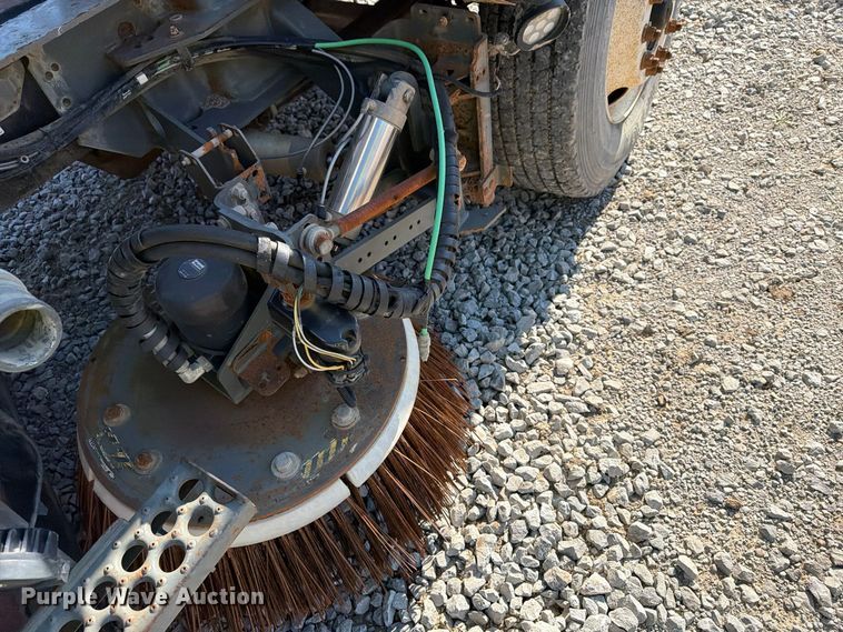 image for item FG3064 2006 Elgin SC8000 street sweeper truck