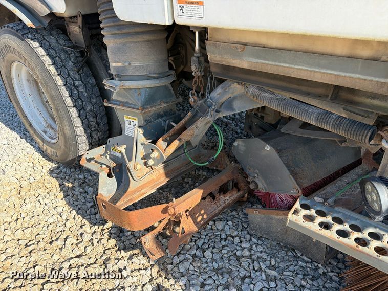 image for item FG3064 2006 Elgin SC8000 street sweeper truck