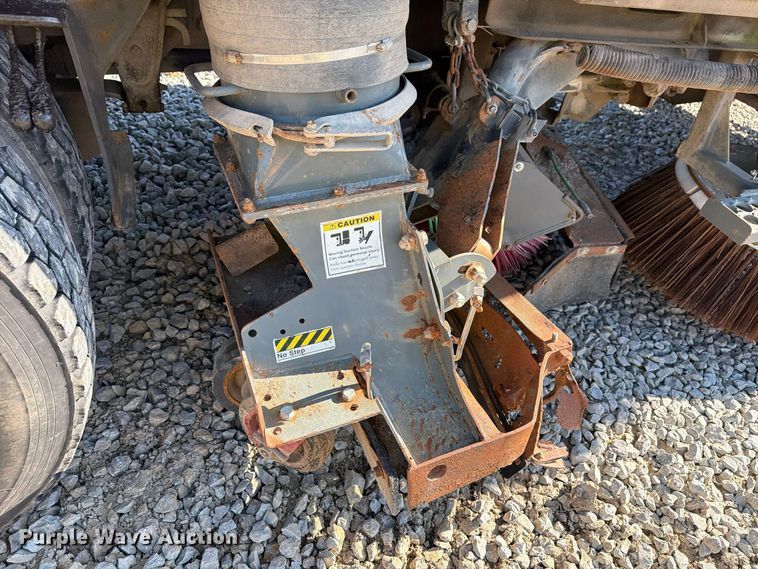 image for item FG3064 2006 Elgin SC8000 street sweeper truck