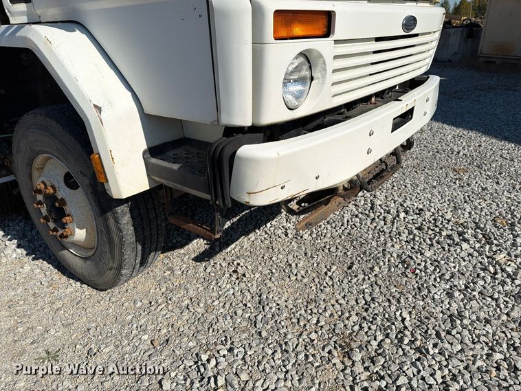 image for item FG3064 2006 Elgin SC8000 street sweeper truck