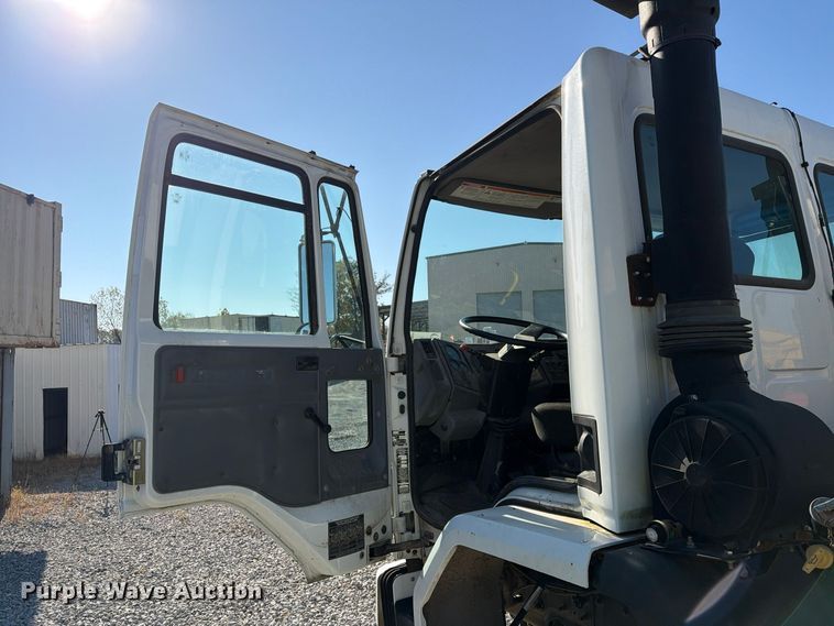 image for item FG3064 2006 Elgin SC8000 street sweeper truck