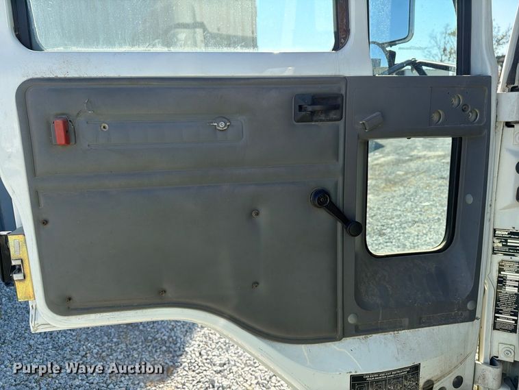 image for item FG3064 2006 Elgin SC8000 street sweeper truck