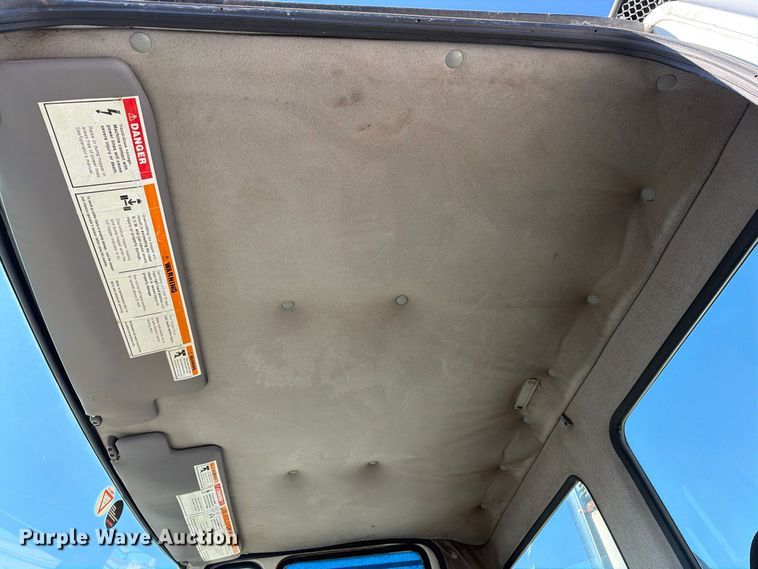 image for item FG3064 2006 Elgin SC8000 street sweeper truck