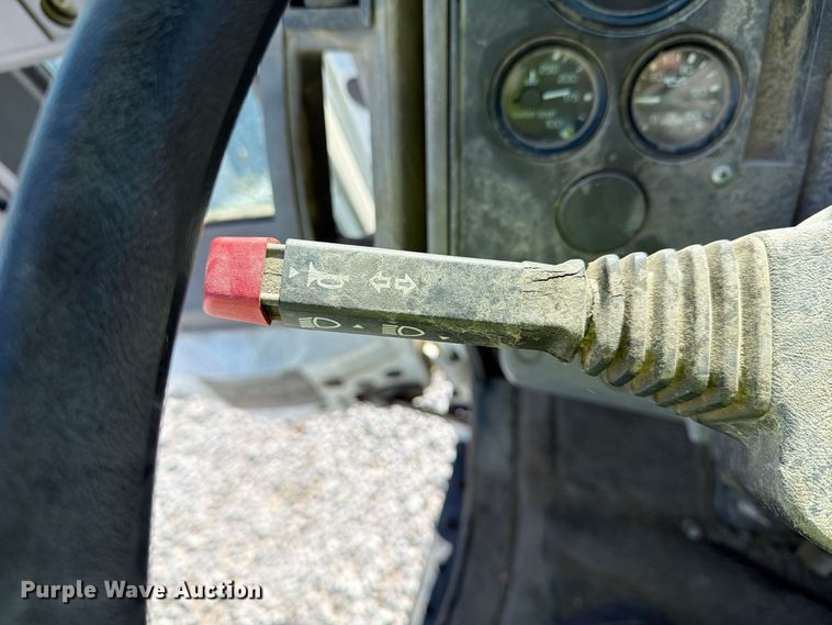 image for item FG3064 2006 Elgin SC8000 street sweeper truck