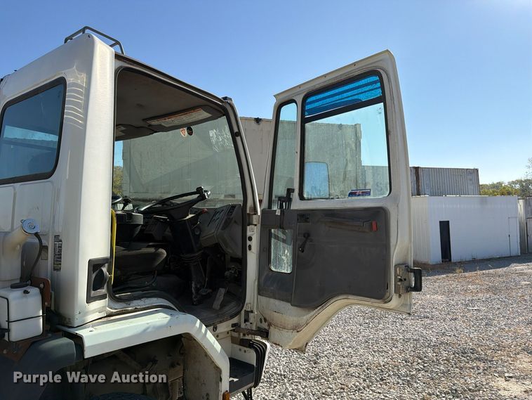 image for item FG3064 2006 Elgin SC8000 street sweeper truck