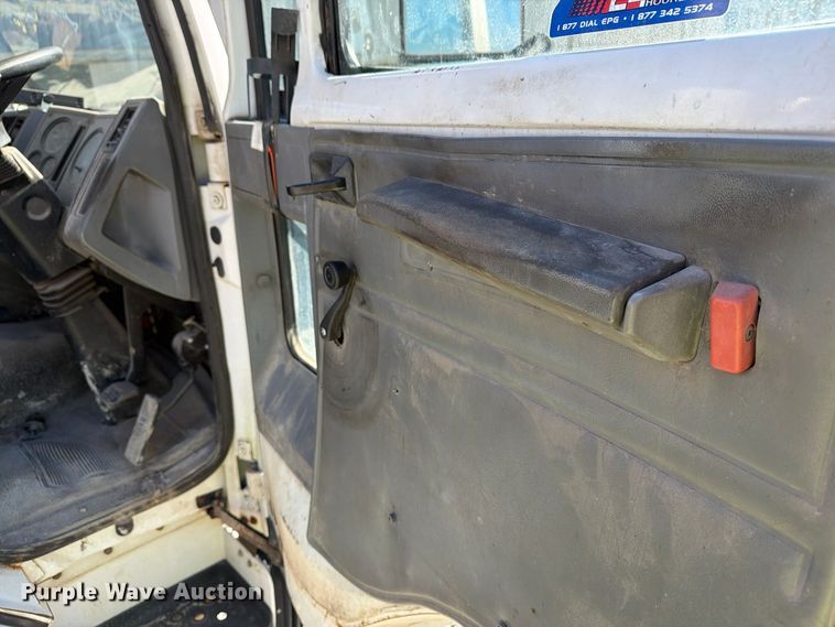 image for item FG3064 2006 Elgin SC8000 street sweeper truck