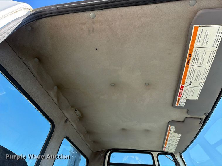 image for item FG3064 2006 Elgin SC8000 street sweeper truck