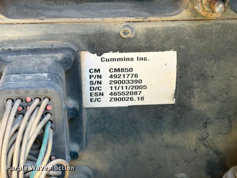 image for item FG3064 2006 Elgin SC8000 street sweeper truck