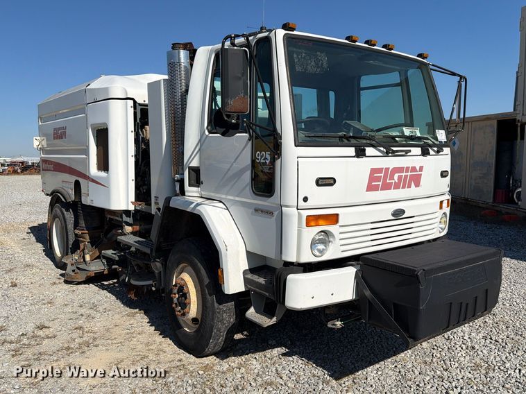 image for item FG3065 2005 Elgin  SC8000 street sweeper truck