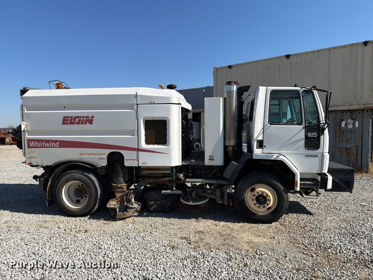 image for item FG3065 2005 Elgin  SC8000 street sweeper truck
