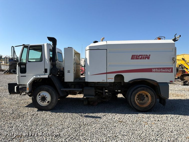 image for item FG3065 2005 Elgin  SC8000 street sweeper truck
