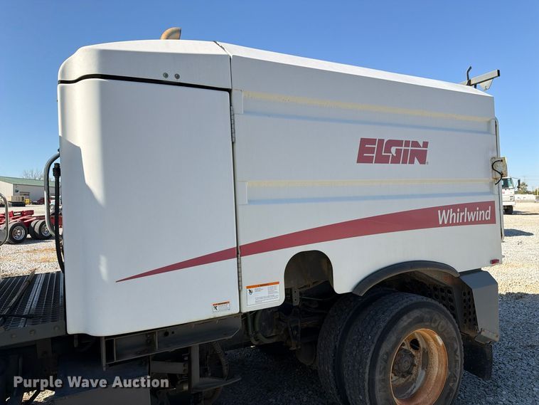 image for item FG3065 2005 Elgin  SC8000 street sweeper truck