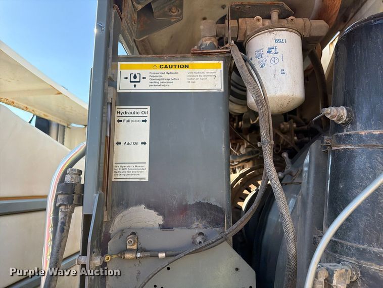 image for item FG3065 2005 Elgin  SC8000 street sweeper truck