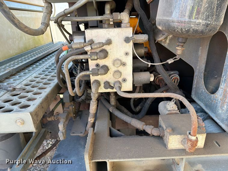 image for item FG3065 2005 Elgin  SC8000 street sweeper truck