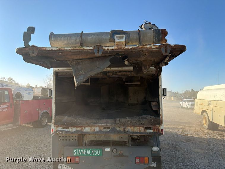 image for item FG3065 2005 Elgin  SC8000 street sweeper truck