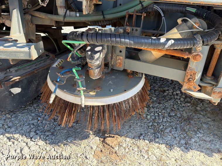 image for item FG3065 2005 Elgin  SC8000 street sweeper truck
