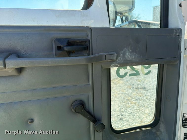 image for item FG3065 2005 Elgin  SC8000 street sweeper truck