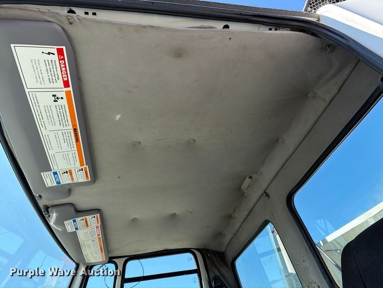 image for item FG3065 2005 Elgin  SC8000 street sweeper truck