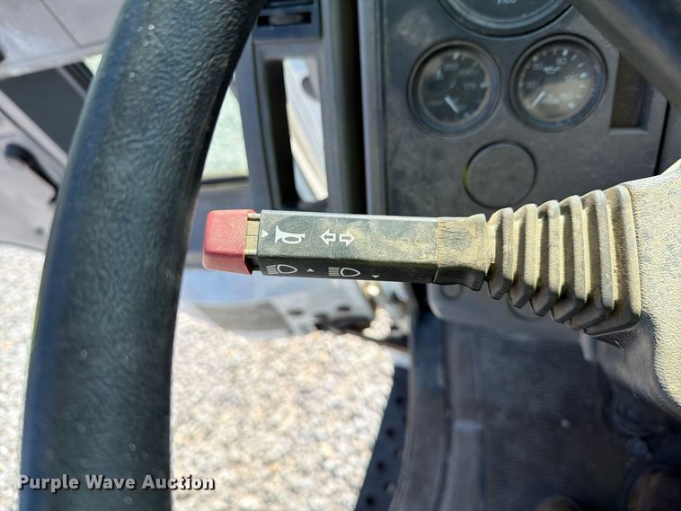 image for item FG3065 2005 Elgin  SC8000 street sweeper truck