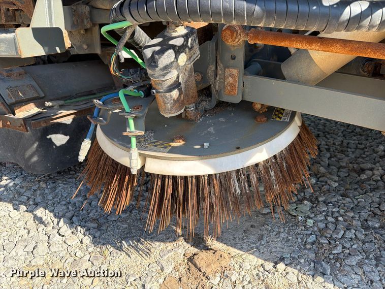 image for item FG3065 2005 Elgin  SC8000 street sweeper truck