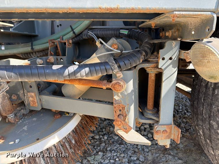 image for item FG3065 2005 Elgin  SC8000 street sweeper truck