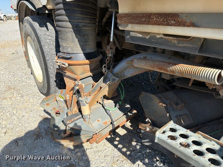 image for item FG3065 2005 Elgin  SC8000 street sweeper truck