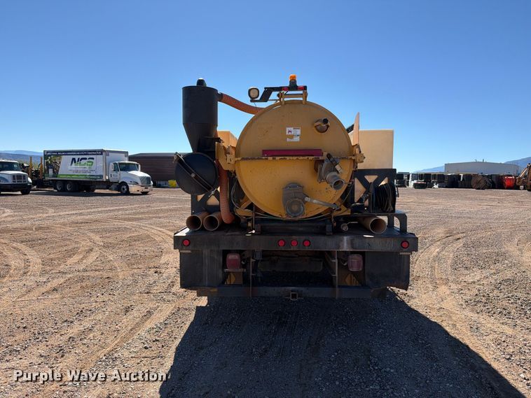 image for item FI2038 2020 Ford F550 vacuum truck