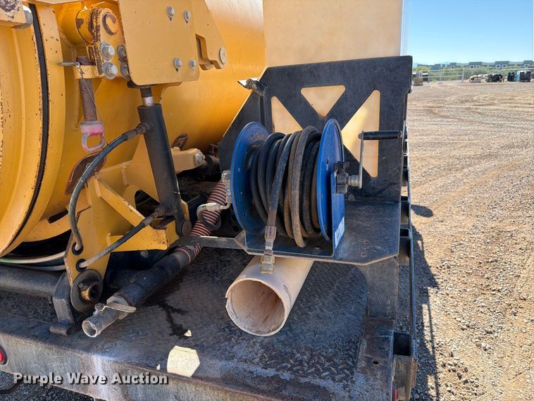 image for item FI2038 2020 Ford F550 vacuum truck