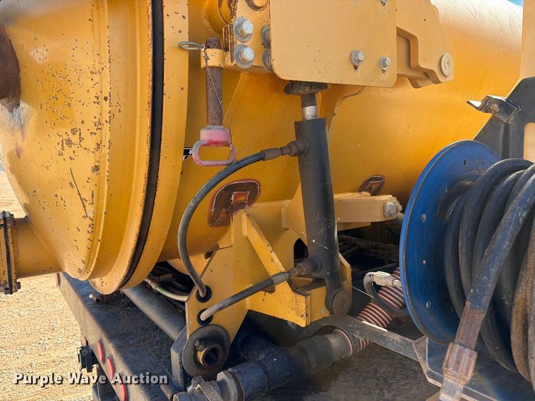 image for item FI2038 2020 Ford F550 vacuum truck