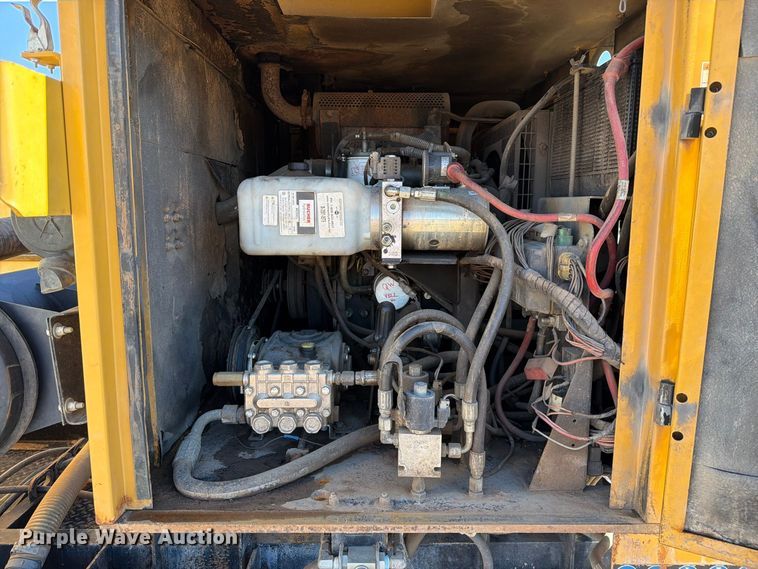 image for item FI2038 2020 Ford F550 vacuum truck