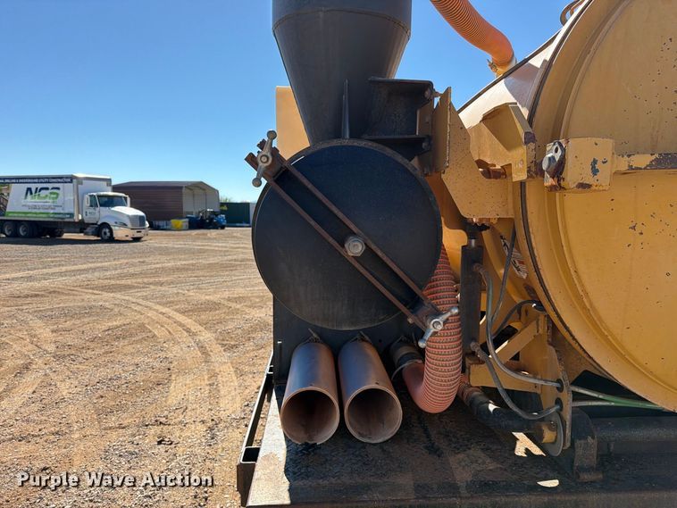 image for item FI2038 2020 Ford F550 vacuum truck