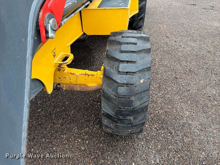 image for item FI2076 2020 John Deere 210LEP landscape tractor