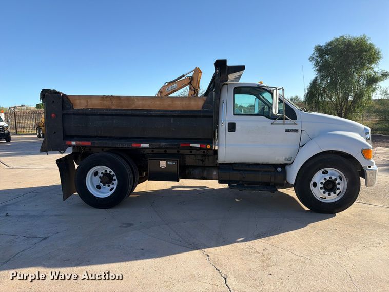 image for item FI2086 2005 Ford F650 dump truck