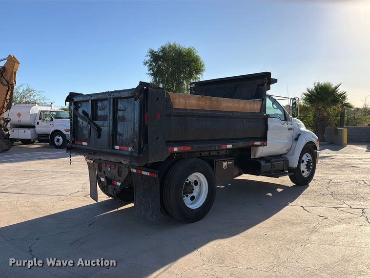 image for item FI2086 2005 Ford F650 dump truck