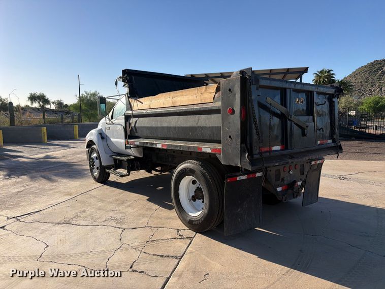 image for item FI2086 2005 Ford F650 dump truck