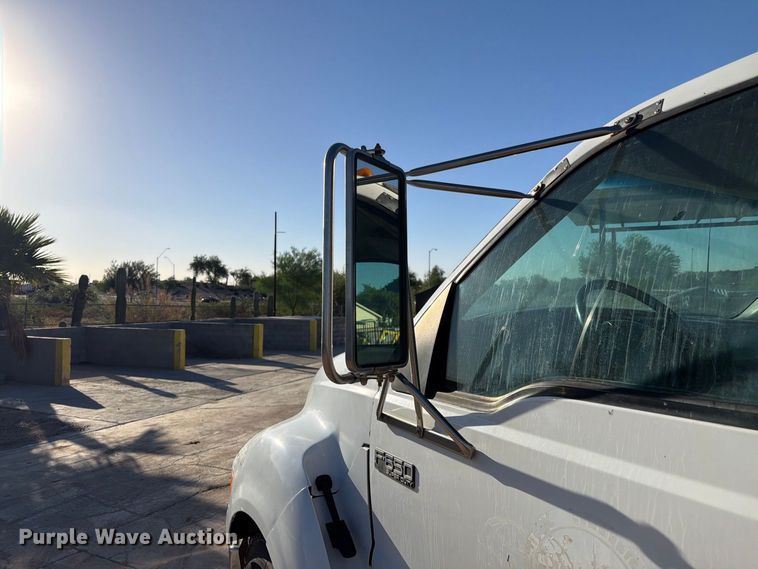 image for item FI2086 2005 Ford F650 dump truck