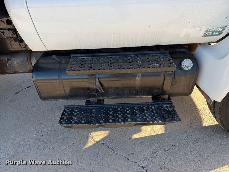 image for item FI2086 2005 Ford F650 dump truck