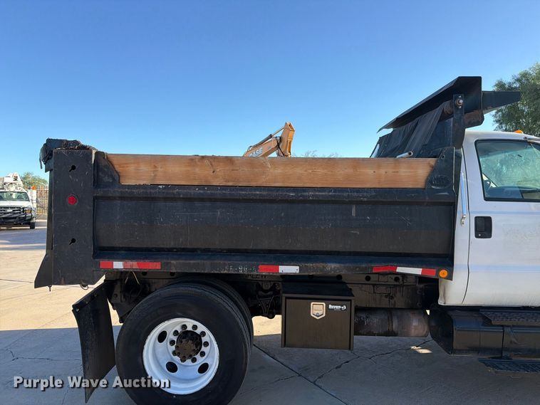 image for item FI2086 2005 Ford F650 dump truck