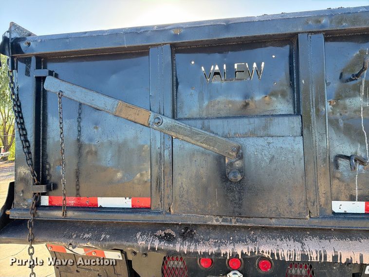 image for item FI2086 2005 Ford F650 dump truck