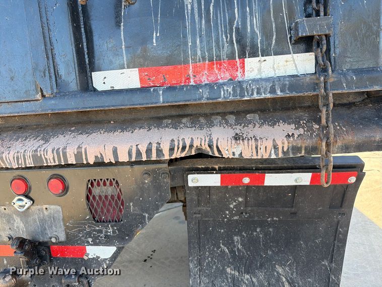image for item FI2086 2005 Ford F650 dump truck
