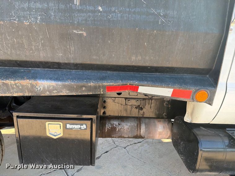 image for item FI2086 2005 Ford F650 dump truck