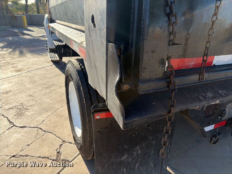 image for item FI2086 2005 Ford F650 dump truck
