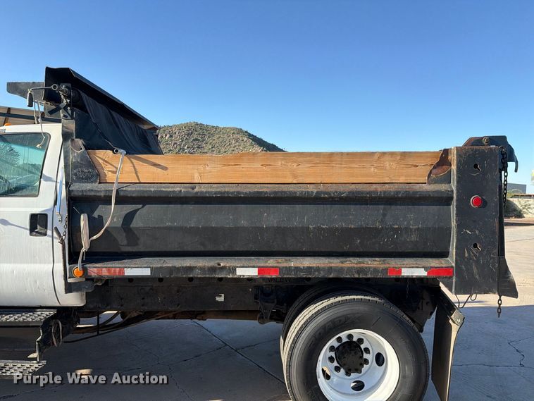 image for item FI2086 2005 Ford F650 dump truck