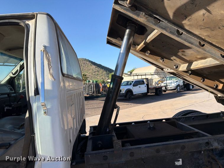 image for item FI2086 2005 Ford F650 dump truck