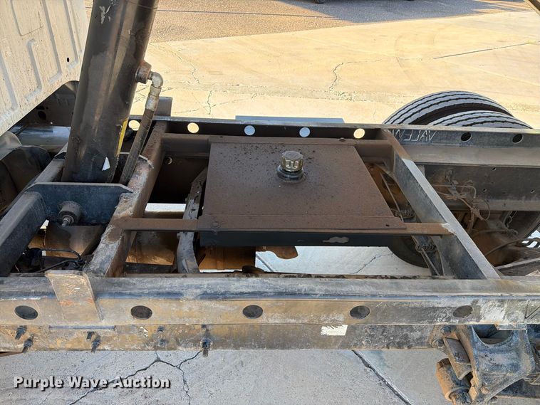 image for item FI2086 2005 Ford F650 dump truck