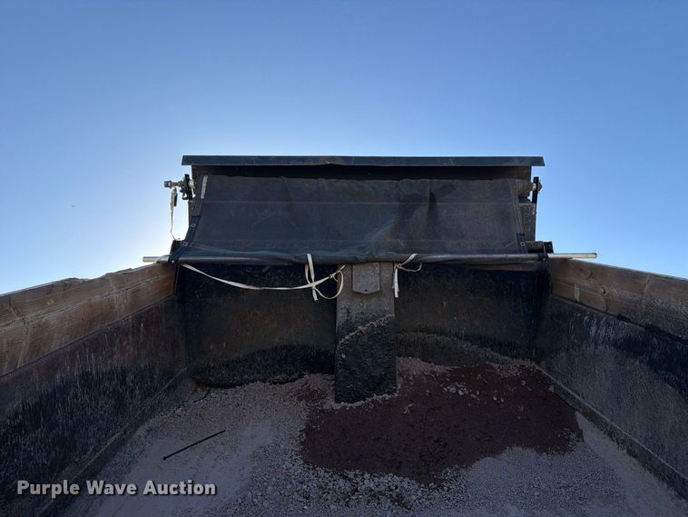 image for item FI2086 2005 Ford F650 dump truck