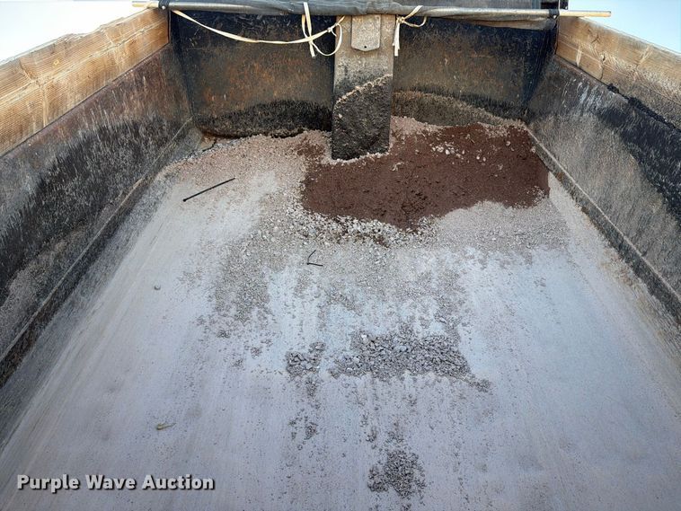 image for item FI2086 2005 Ford F650 dump truck